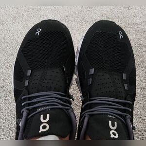 On Running Womens  Black Shoe        Size 9 1/2